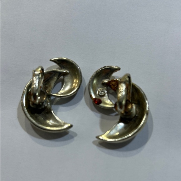 Elegant Vinatge Silver tone half moon clip on Earrings - Picture 6 of 7